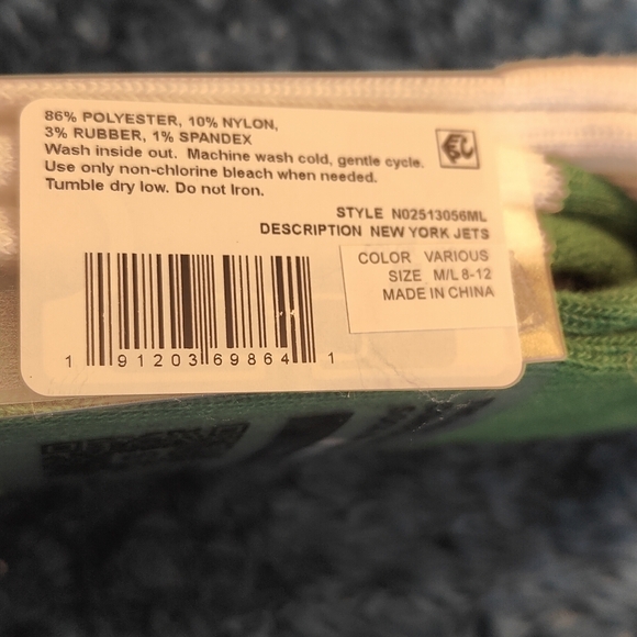 White and Green Men's NFL Jets Socks - Picture 4 of 7